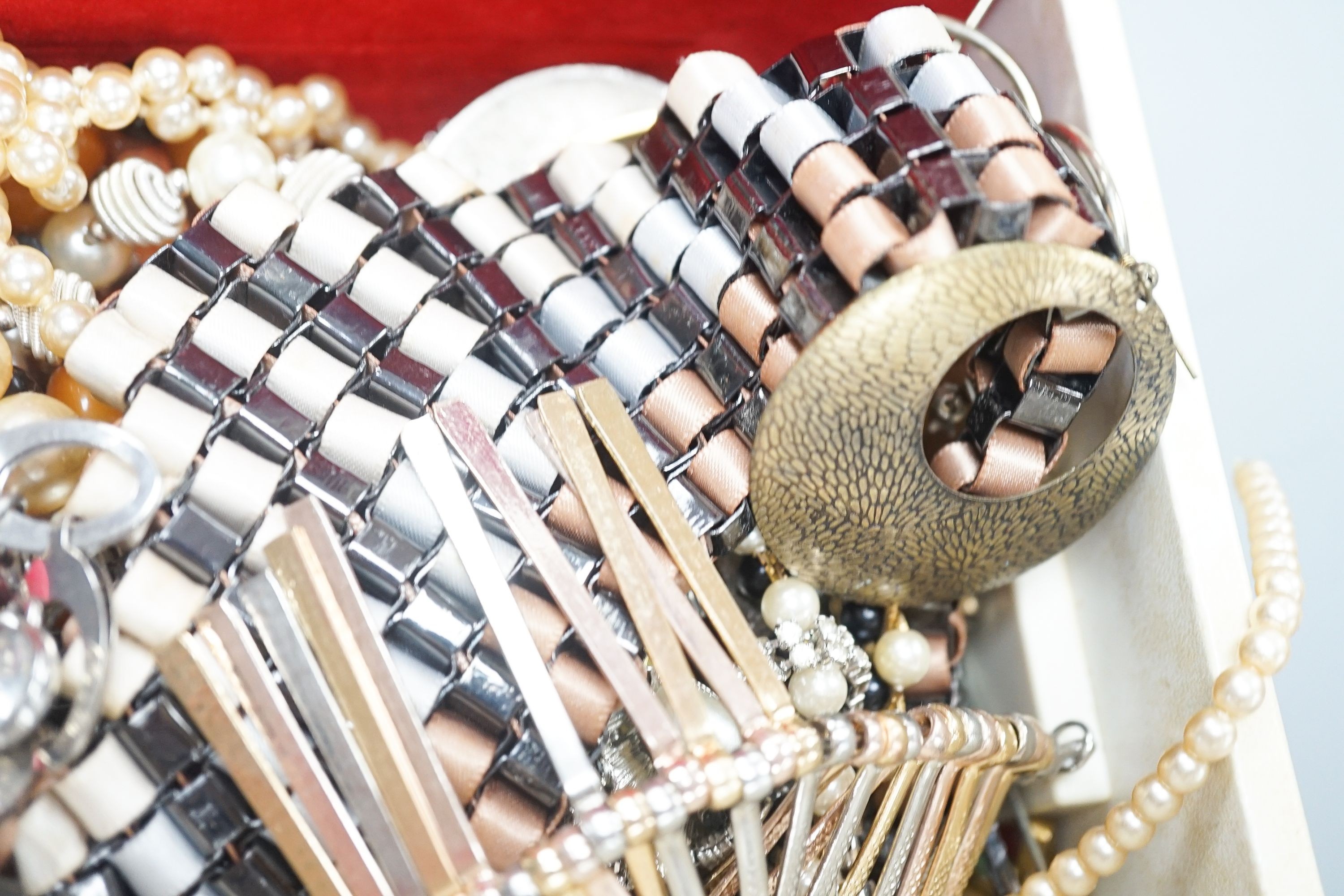 A quantity of mixed costume jewellery, including necklaces, rings etc.